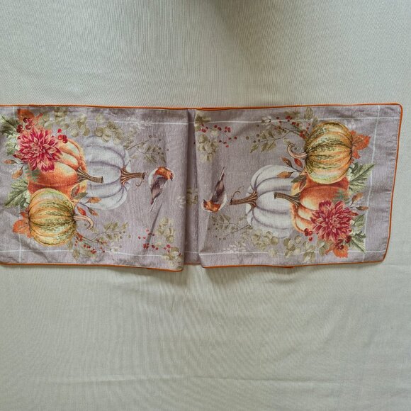 VTG Thanksgiving Large Table Runner with Autumn Leaves, Pumpkins & Bird - Picture 6 of 13
